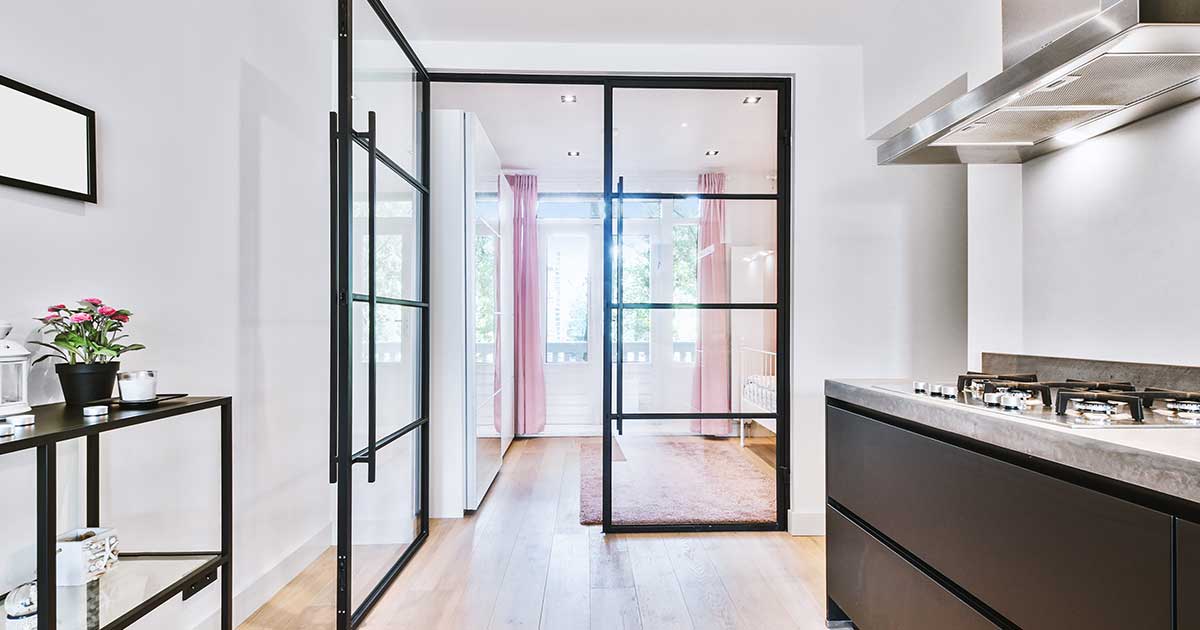 porta interna in alluminio e vetro di design
