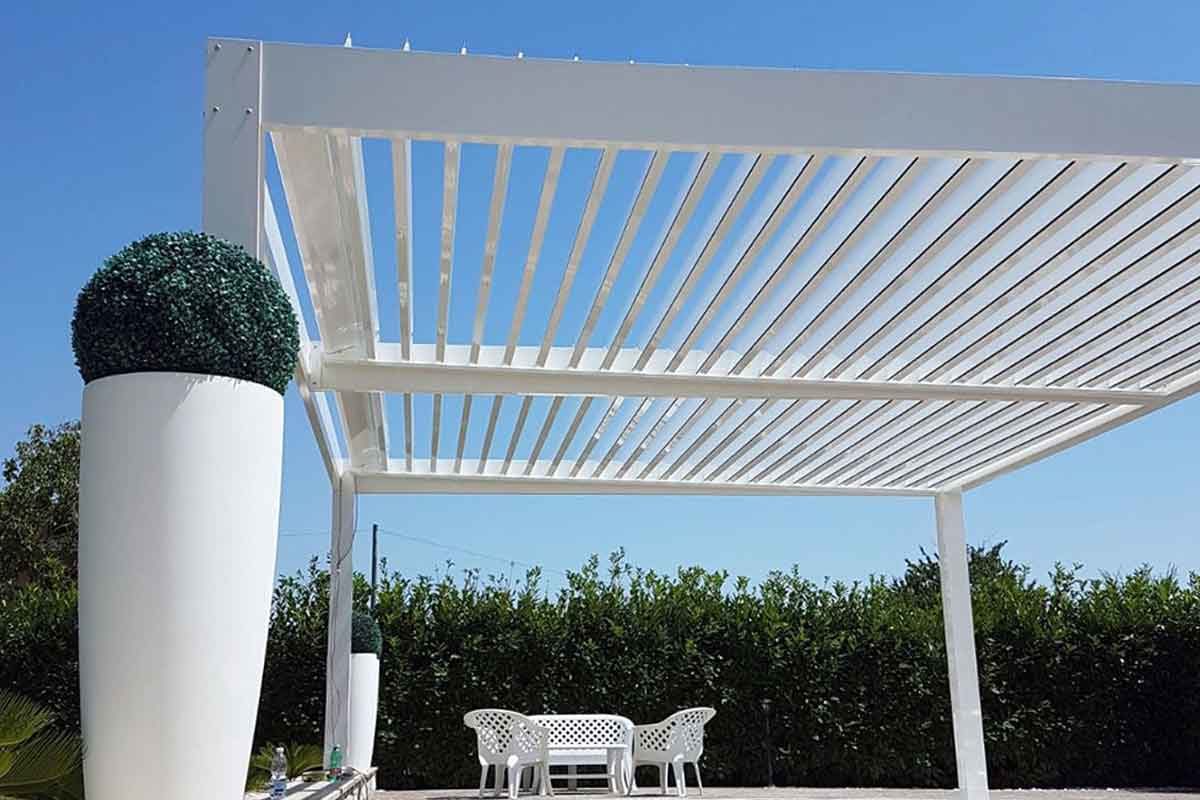 Pergola Bioclimatica Oversun in alluminio bianco